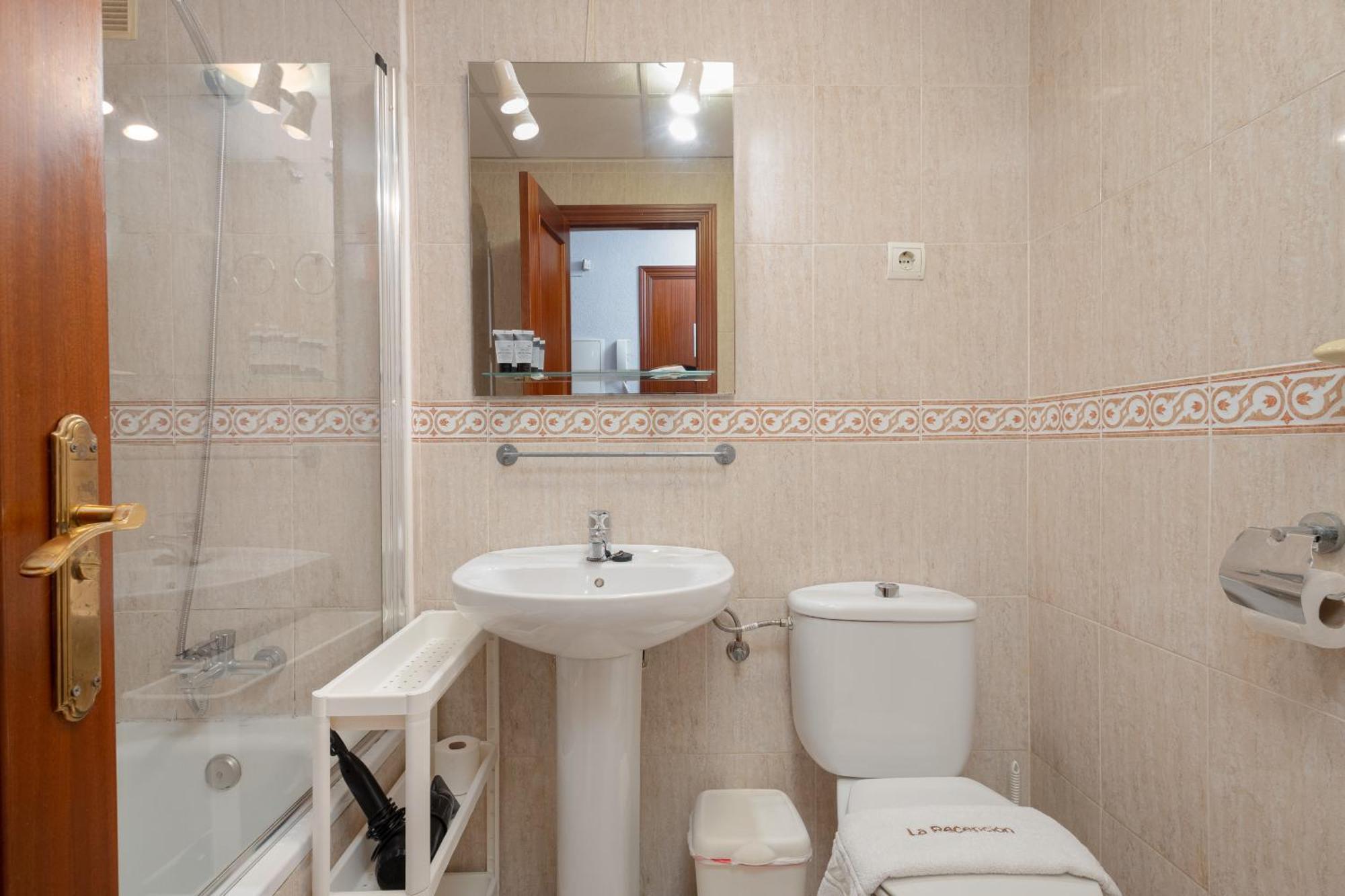 C22 Nice 1 Bdr With Parking Malaga Bagian luar foto